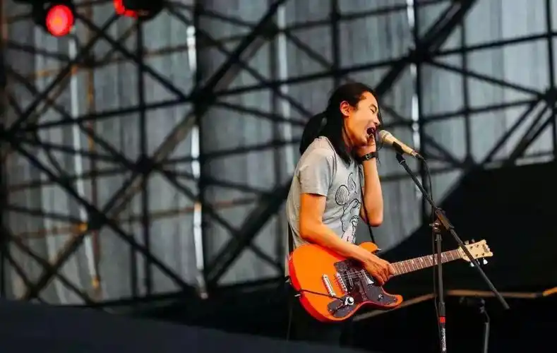 影响一代年轻人的摇滚乐队——新裤子乐队