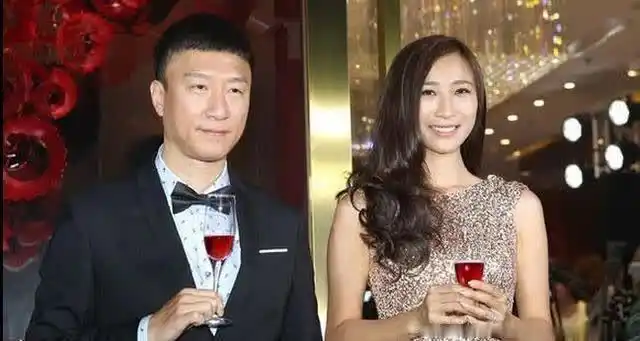 记者问万茜:孙红雷结婚当爸爸后最大变化,万茜的回答够笑三天