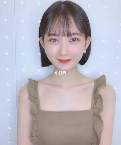 这款干净清新的短发可甜可盐,谁剪谁好看～ 很适合圆脸的女生,刘海的