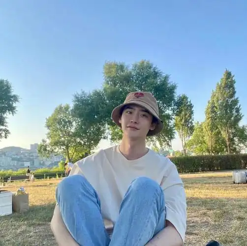 李钟硕今日ins更新