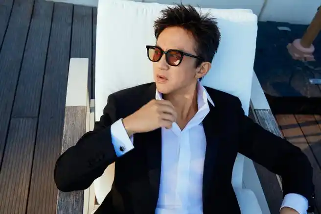 邓超超话90金鸡啼晓,缘聚厦门,定格银幕瞬间,再赴光影之旅.