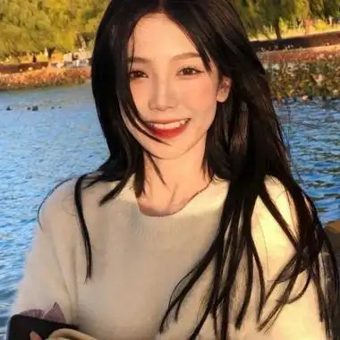 温柔干净的好看微笑女孩头像