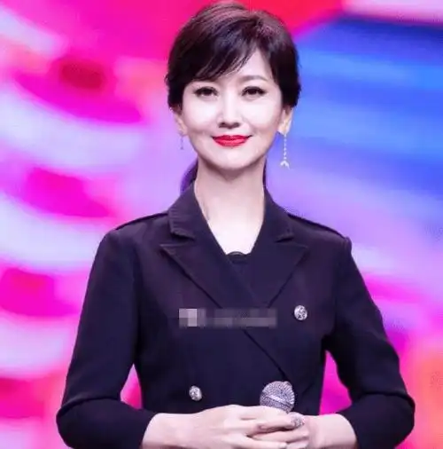 65岁赵雅芝成了45岁周迅的"亲妈",高清镜头下露真颜,颜值差距明显