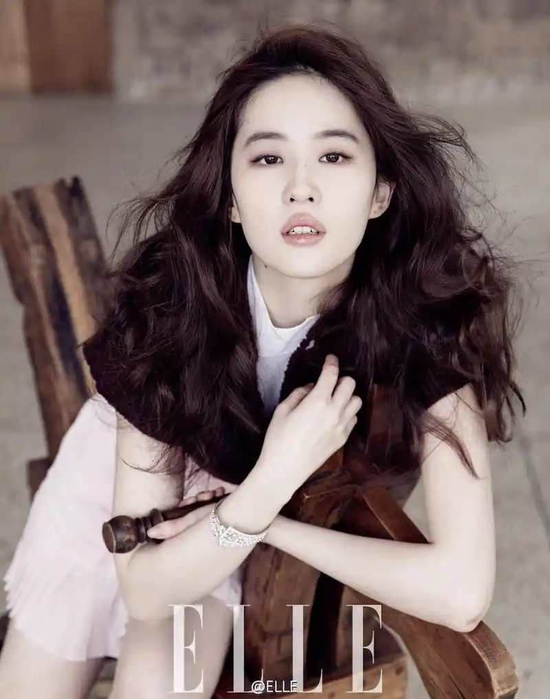 "小仙女学会爱" 刘亦菲演绎时尚杂志大片