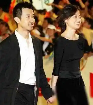 鄢颇:娇妻成人生赢家,昔日恩怨终成过眼云烟_李小冉_生活_故事