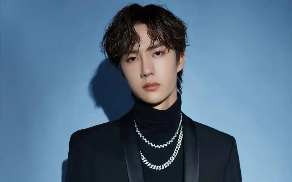 王一博帅气黑色服装时尚诱人写真,高清图片 - 壁纸更好