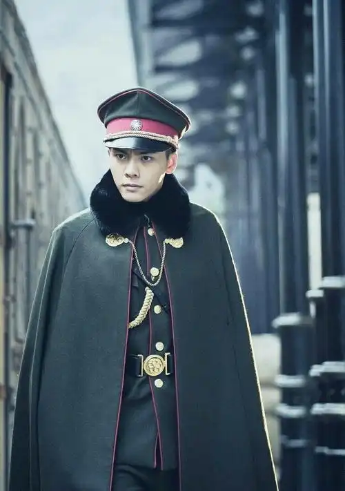 陈伟霆在老九门里的军装真的太鲨我了吧_高清图集_新浪网