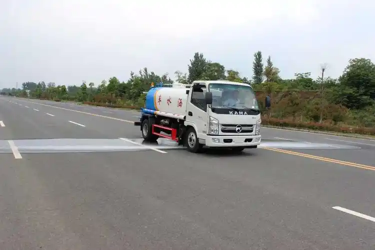 凯马5方洒水车图片