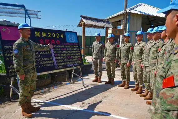中国赴黎维和部队官兵掀起学习两会精神热潮