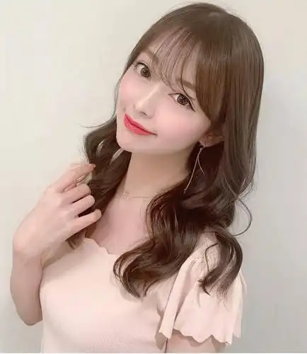 好看的中长发卷发发型