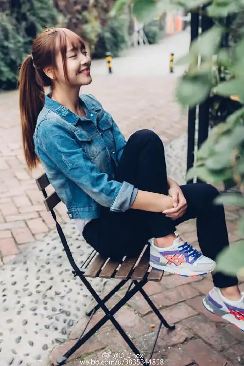 组图:清纯校花上演制服诱惑 完爆日系