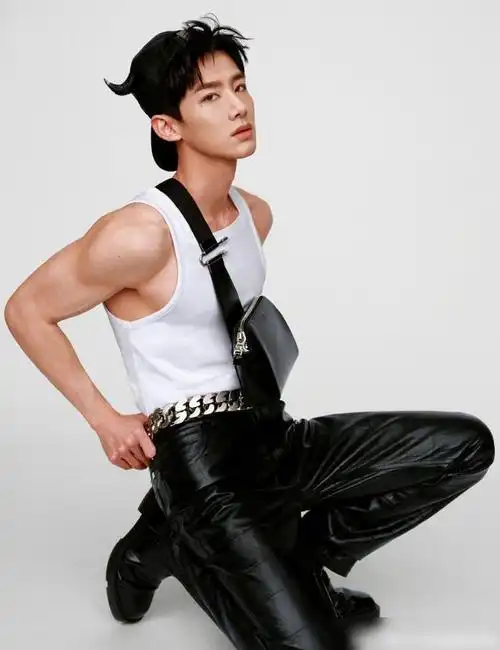 肖战玩姐弟恋胡一天压小生风头白敬亭获追捧刘学义待遇差