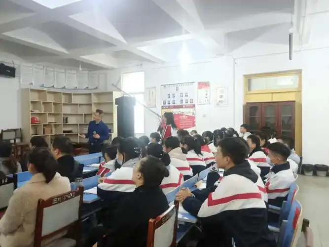 英语学科专家授课为开阳二中中考英语口语考试答疑解惑