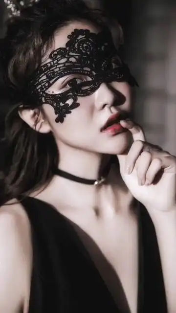 蒙面女侠,隐隐中带着一股神秘霸气感