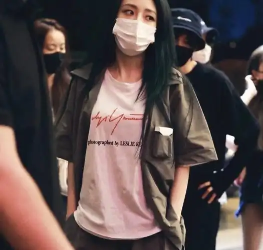 路人镜头下的喻言好抢眼几乎脱离组合活动负面新闻影响很大