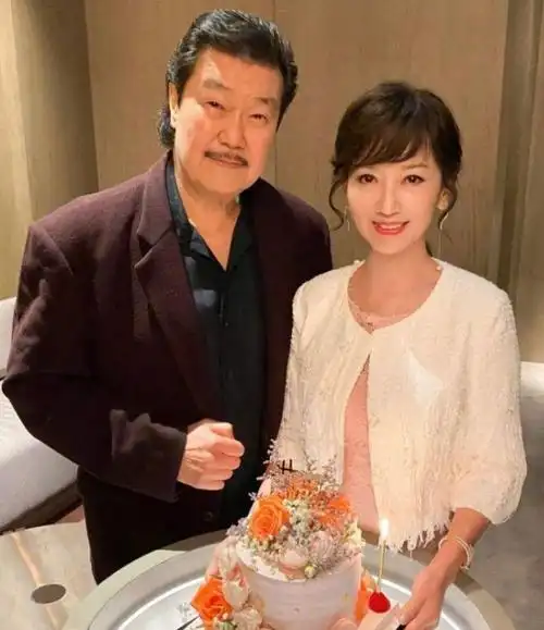 赵雅芝:带着两个儿子再婚,现任丈夫和三个学霸儿子是她的骄傲_孩子