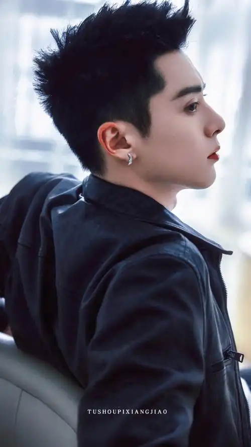 #王鹤棣寸头皮衣造型##王鹤棣奥利奥品牌代言人#