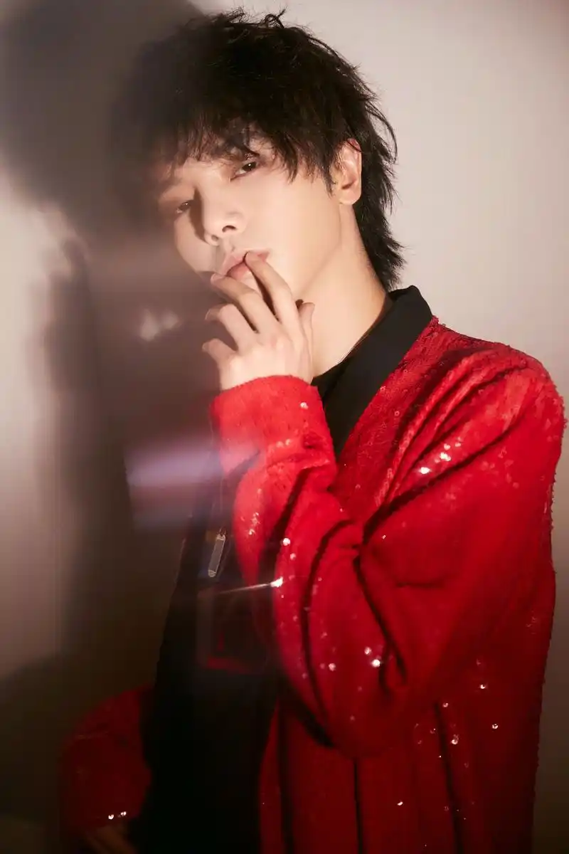 极限挑战公益演唱会纯享版即将播出 今晚锁定红衣大魔王华晨宇的舞台!