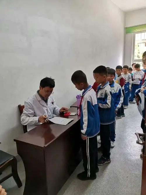 【沐浴阳光 健康体检】――丈八沟小学大力推动学生健康体检 为学生