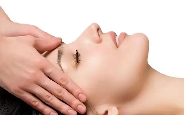 美容师必学的面部美容手法操作流程