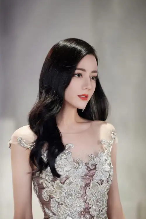 迪丽热巴银色流苏裙##迪丽热巴国风裙##迪丽热巴碎钻流苏裙