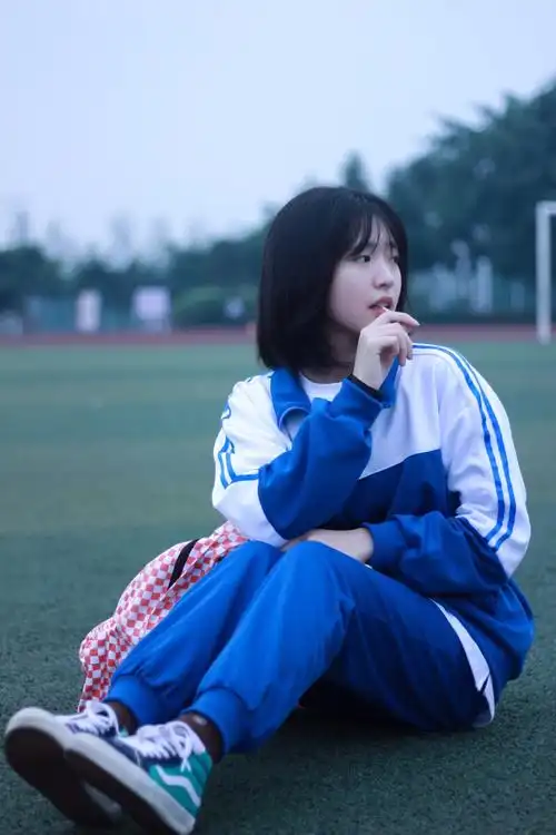 校服女生