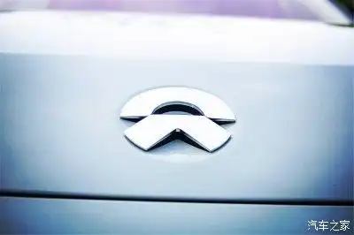 蔚来这个车标,真的很舒服,我比较喜欢.