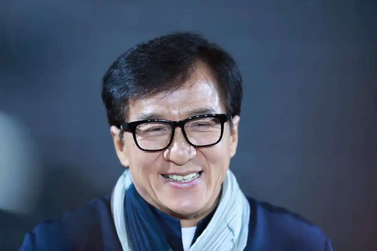 网红婚礼斥巨资请明星助阵,成龙出场费曝光,碾压一众明星__凤凰网