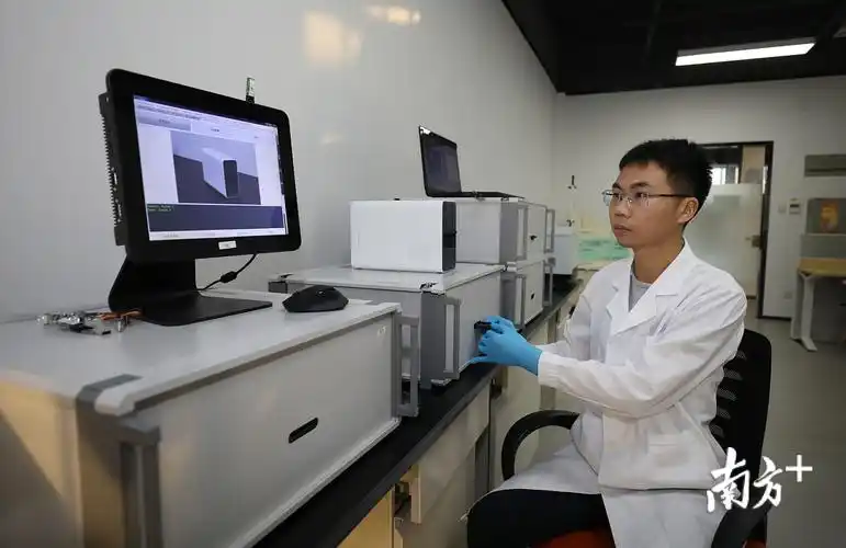 图为珠海澳大科技研究院实验室.