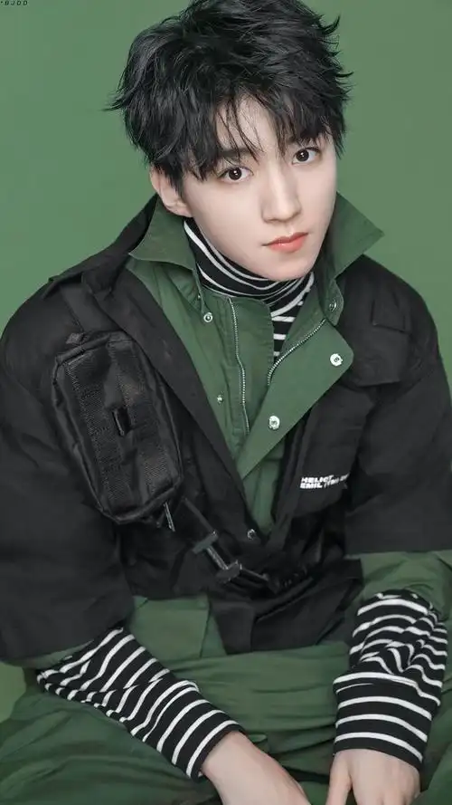 快乐来找我从屮祈屮i转采于2021-10-25 18:16:10王俊凯明星快乐来找我