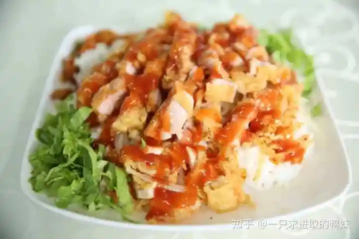 小块脆皮鸡 软糯的米饭