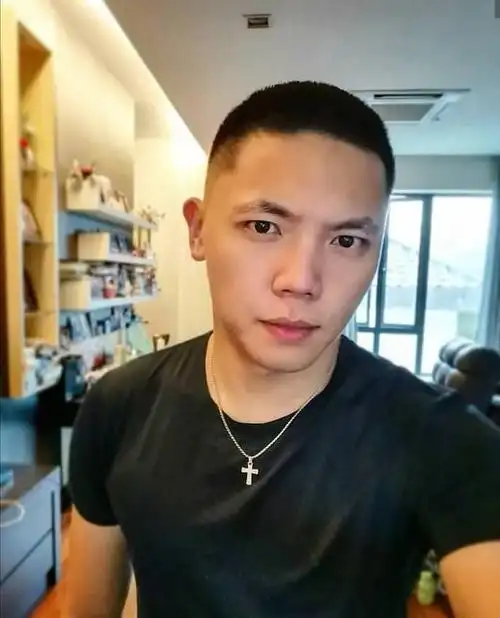 1.寸头发型 两侧极短