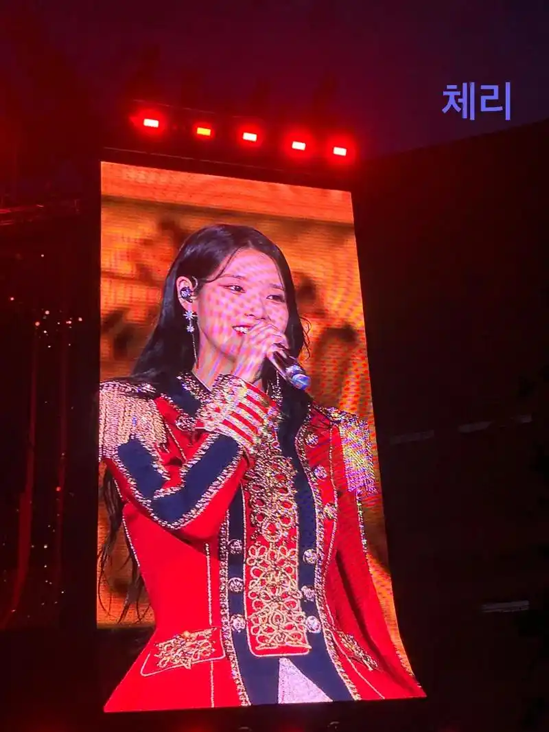 9.17iu首尔蚕室演唱会 昨天从开场一直在震撼,一直在感慨 - 抖音