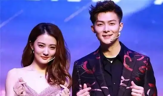 但事实上,胡冰卿谈恋爱并没有受到任何限制,而她选择的伴侣却引人注目