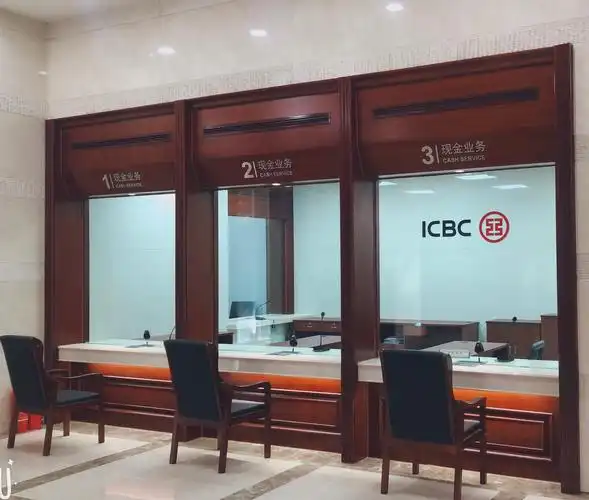 大厅内,布局合理分别设置了现金区,非现金区,自助服务区和智能银行