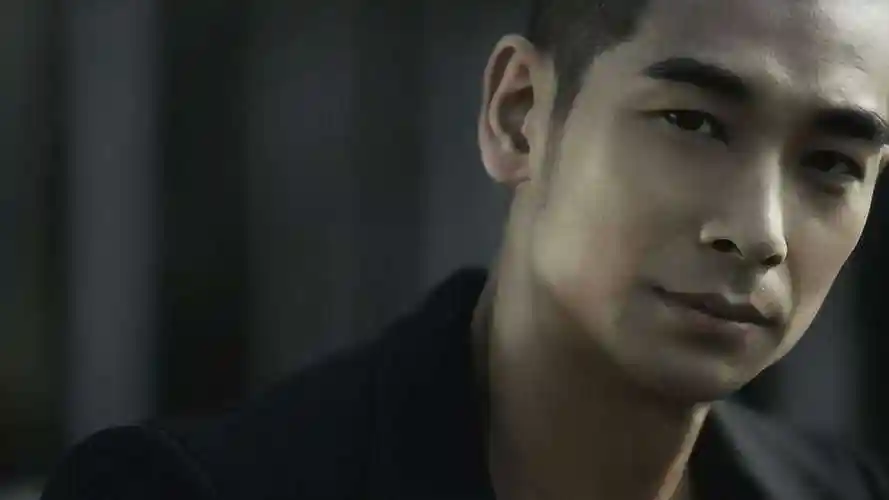 梅艳芳曾是他的恋人,张国荣是他好友,为何赵文卓却一直不红?