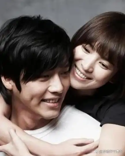 宋慧乔在与男艺人玄彬共同拍摄期间又擦出了爱情的火花,很快在一起了.