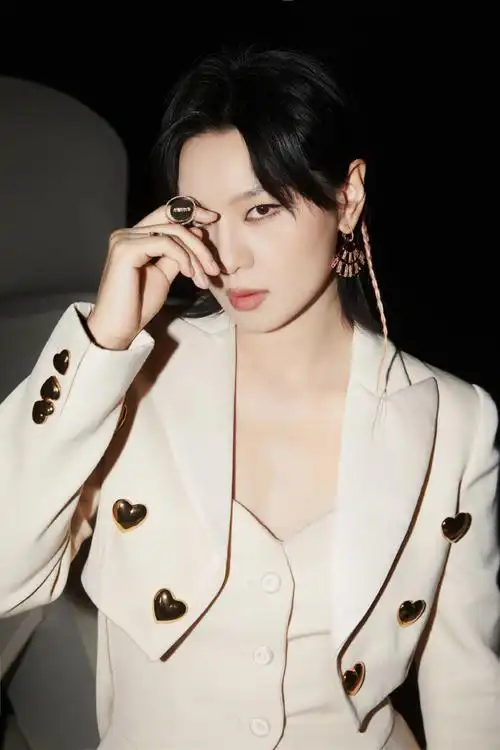 周笔畅向前跑舞台好酷炫##微博电影之夜