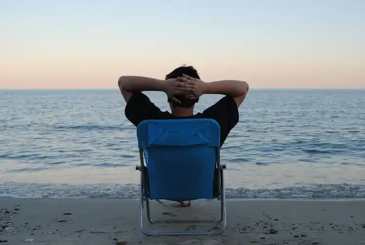 自己一个人花了几小时去别的城市看海,绝对的孤独!