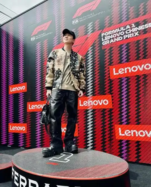 「潘玮柏」上身"克罗心夹克",和林俊杰穿情侣款了.