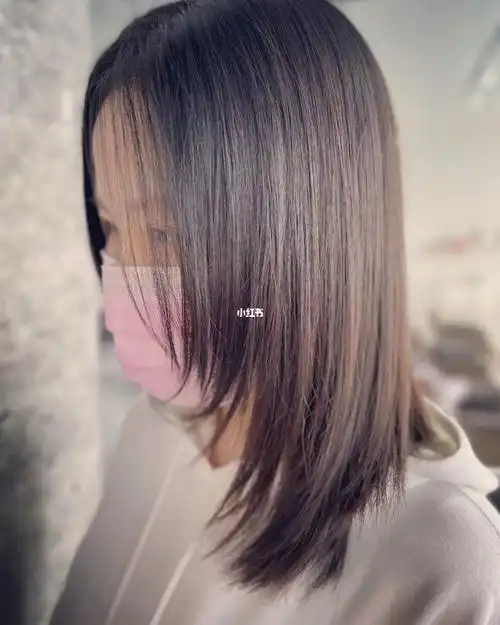 女生中长发层次修剪