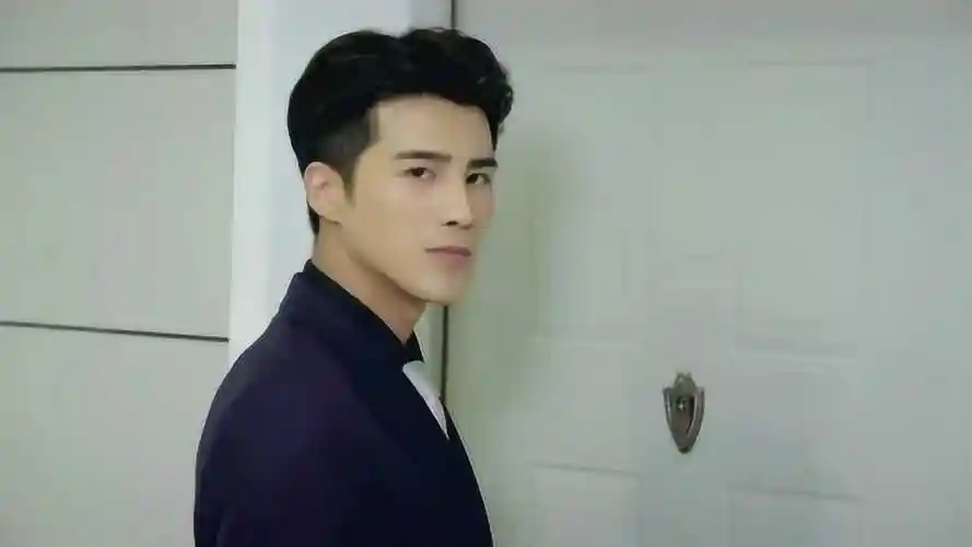 狐狸的夏天黎晏书和顾承泽开始冷战大卫竟看上热闹