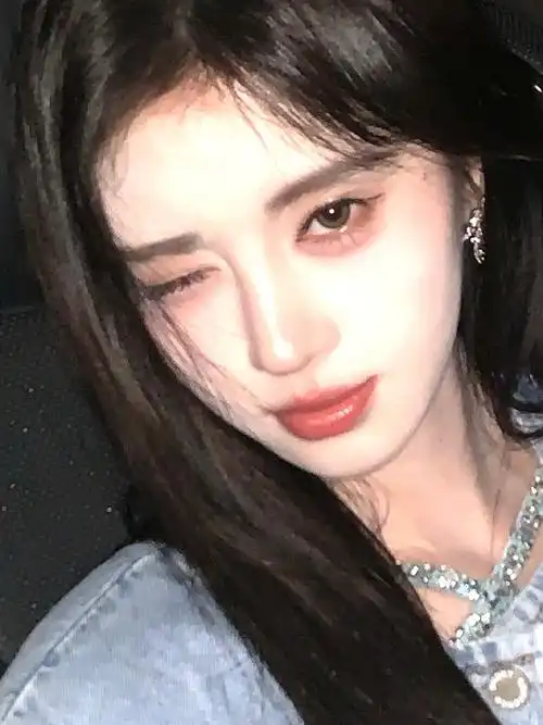 鞠婧祎车内清冷感照##鞠婧祎清冷感随拍