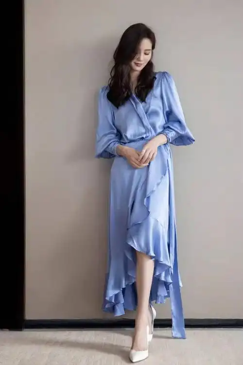 真女神刘诗诗穿睡衣裙气质都这么好宛如从画中走出来的美人