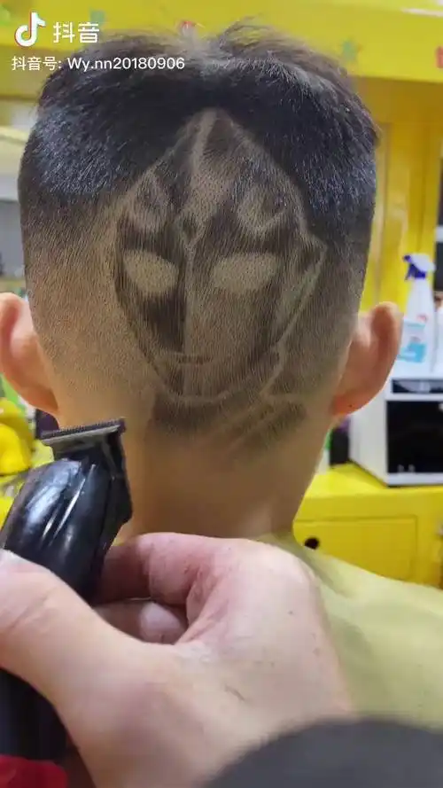 这是那那个凹凸曼儿童发型设计儿童雕刻招生