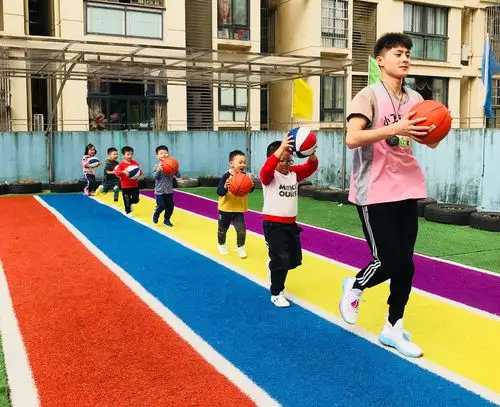明意幼儿园篮球课