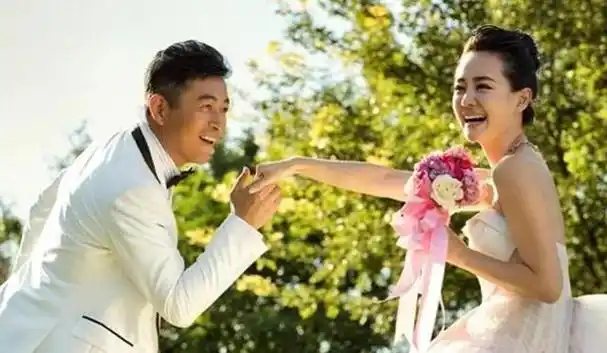 "风流大叔"王志飞,成名后甩原配妻恋上张歆艺,最后闪婚张定涵