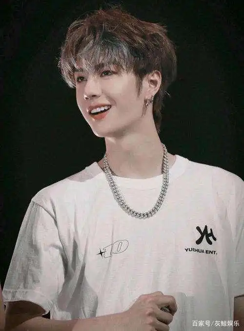 8月5号王一博迎来了自己23岁生日 个人微博晒帅照祝自己生日快乐