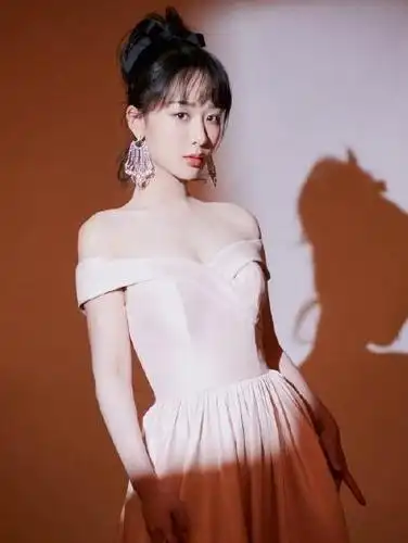 杨紫只能走可爱风那是你没见过她动人的模样简直美若天仙