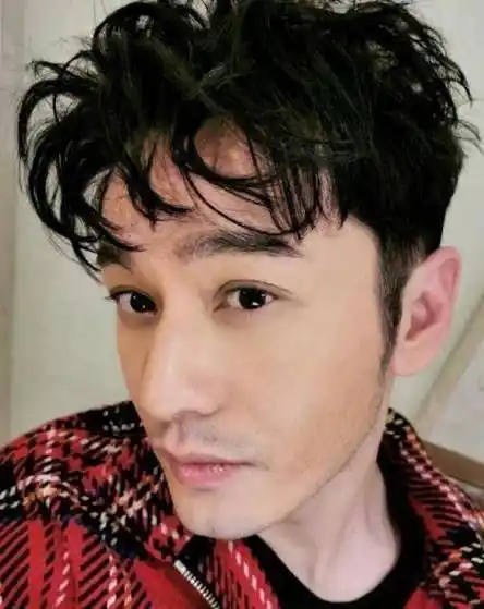 黄晓明早餐就很豪横!爸爸端出一桌海鲜,大明星回家被投喂好幸福